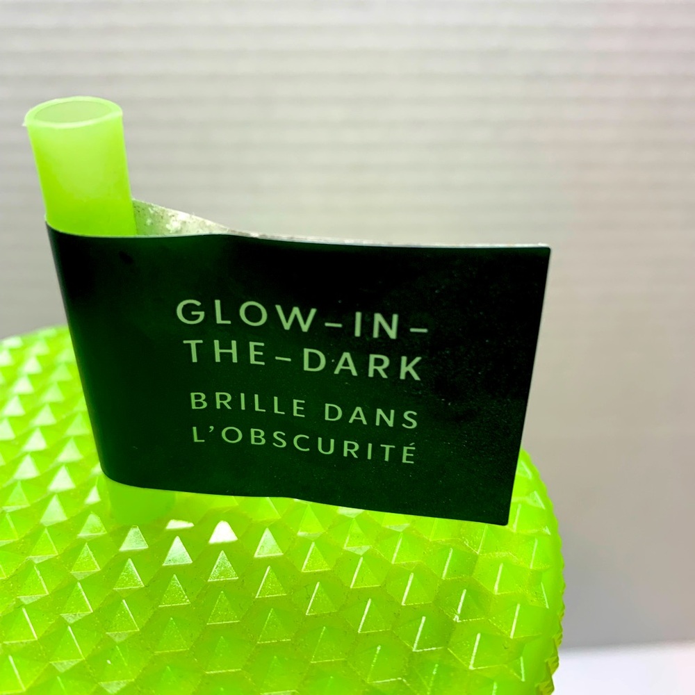 STARBUCKS - 2022 Glow in the Dark / 24 oz Studded Tumbler- New Green Lemongrass. - Picture 4 of 5